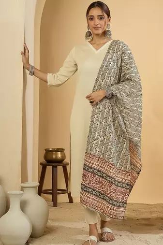 Ethnic Motifs Straight Kurta With Trousers & Dupatta