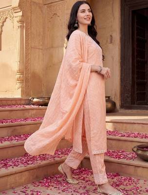 Women Floral Embroidered Regular Thread Work Kurta with Trousers & With Dupatta 3
