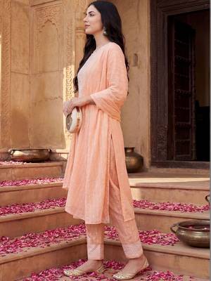 Women Floral Embroidered Regular Thread Work Kurta with Trousers & With Dupatta 4