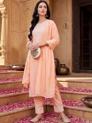 Women Floral Embroidered Regular Thread Work Kurta with Trousers & With Dupatta 5