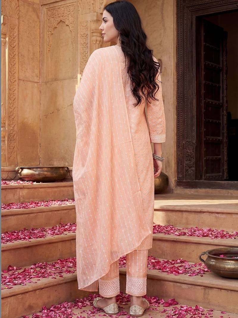 Women Floral Embroidered Regular Thread Work Kurta with Trousers & With Dupatta