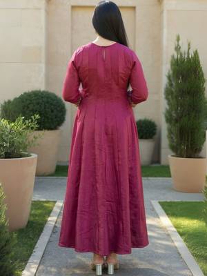 Women Ethnic Motifs Embroidered Anarkali Kurta with Trousers 4