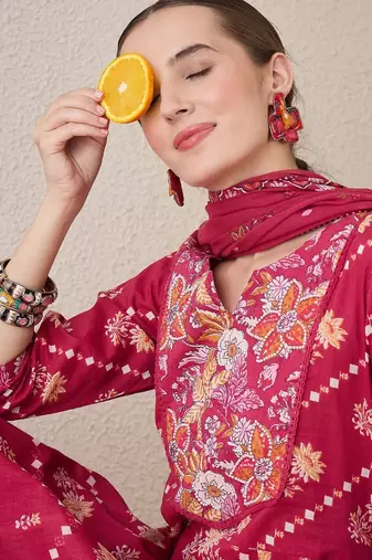 Floral Printed Notch Neck Beads & Stones Pure Cotton Kurta Trousers & Dupatta