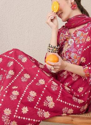 Floral Printed Notch Neck Beads & Stones Pure Cotton Kurta Trousers & Dupatta 7