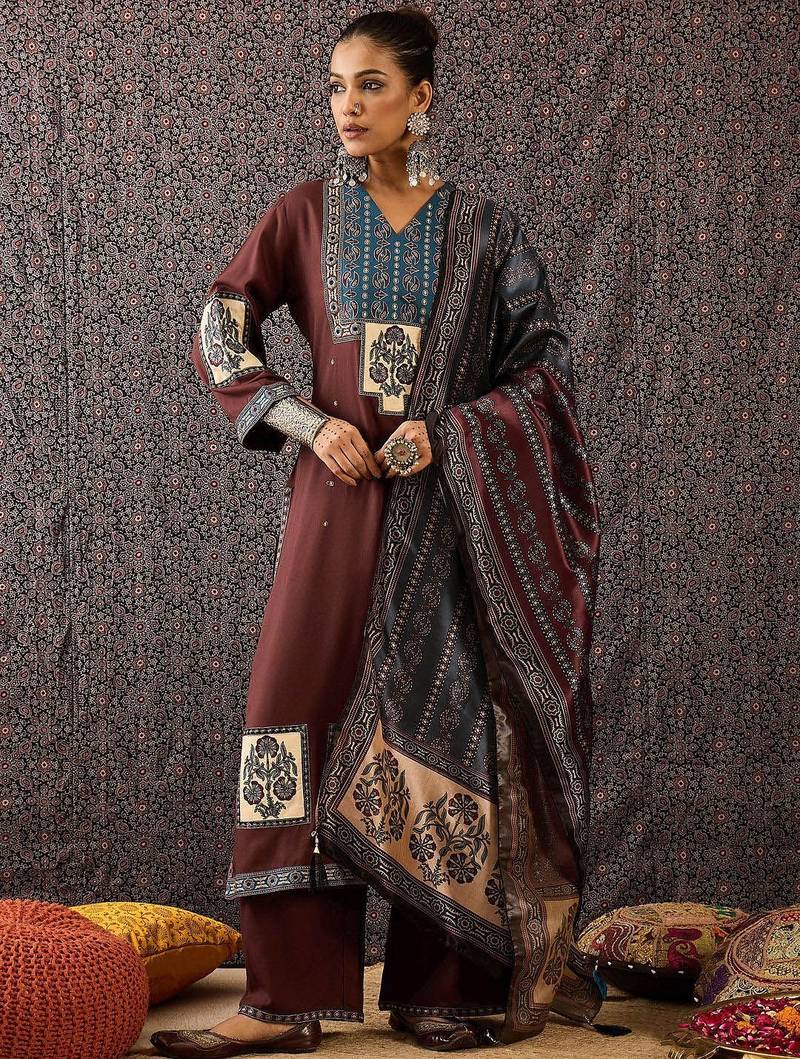 Women Ethnic Motifs Printed Regular Kurta with Trousers & With Dupatta