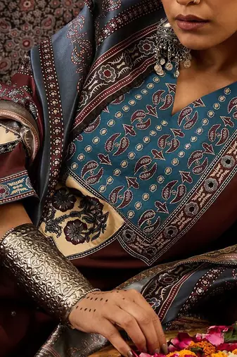 Women Ethnic Motifs Printed Regular Kurta with Trousers & With Dupatta