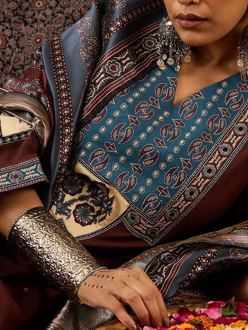 Women Ethnic Motifs Printed Regular Kurta with Trousers & With Dupatta