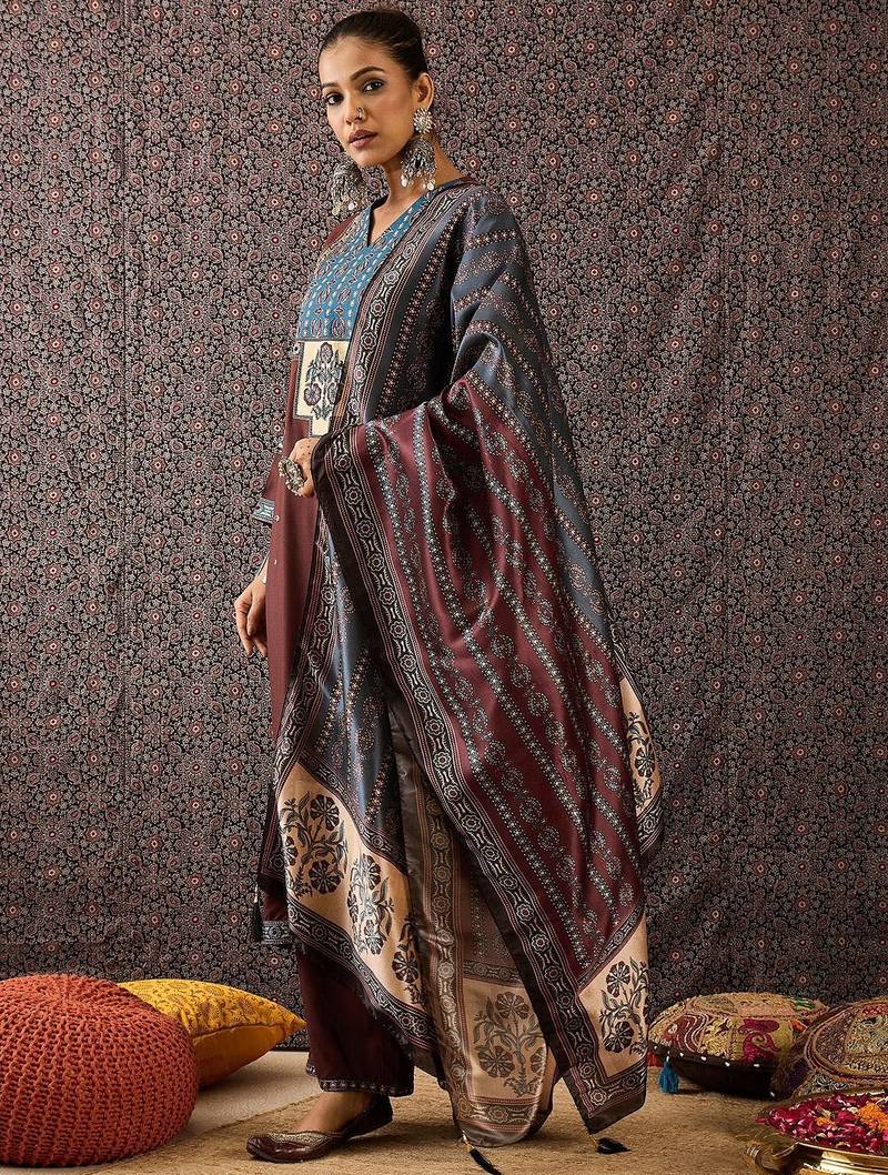 Women Ethnic Motifs Printed Regular Kurta with Trousers & With Dupatta