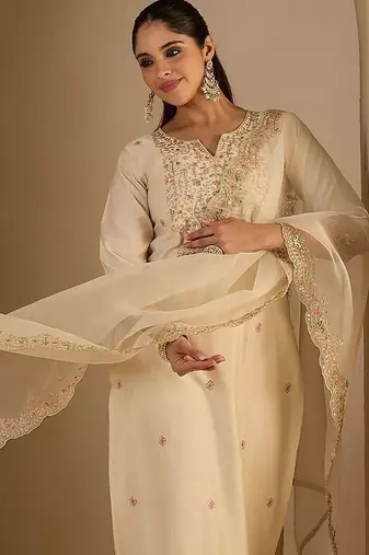 Women Ethnic Motifs Embroidered Regular Thread Work Liva Kurta with Trousers & With Dupatta