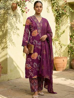 Women Floral Printed Regular Thread Work Pure Cotton Kurta with Trousers & With Dupatta 1