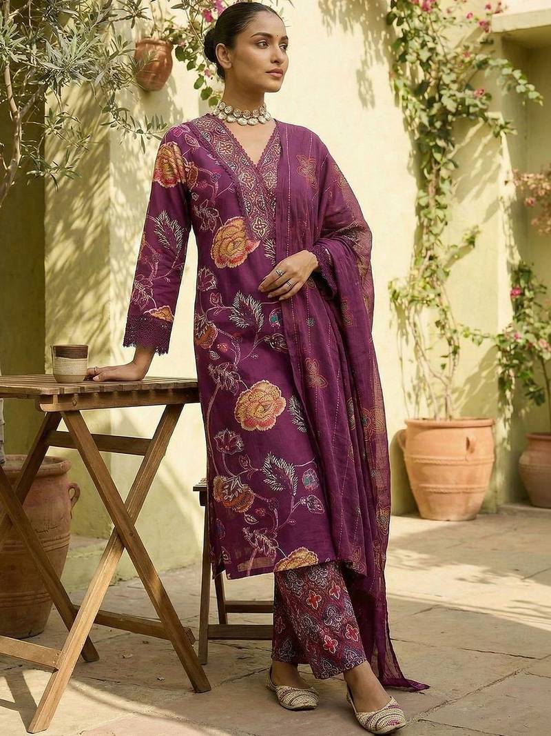 Women Floral Printed Regular Thread Work Pure Cotton Kurta with Trousers & With Dupatta