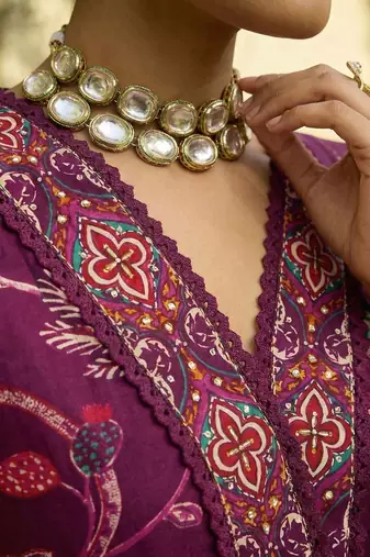 Women Floral Printed Regular Thread Work Pure Cotton Kurta with Trousers & With Dupatta