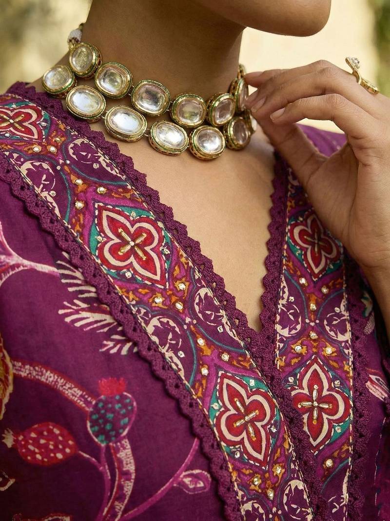 Women Floral Printed Regular Thread Work Pure Cotton Kurta with Trousers & With Dupatta