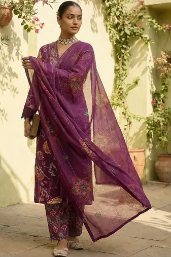 Women Floral Printed Regular Thread Work Pure Cotton Kurta with Trousers & With Dupatta