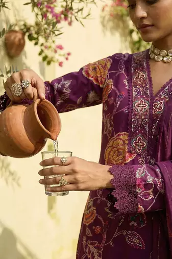 Women Floral Printed Regular Thread Work Pure Cotton Kurta with Trousers & With Dupatta