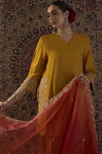 Ethnic Motifs Embroidered V-Neck Zari Straight Kurta With Trousers & Dupatta