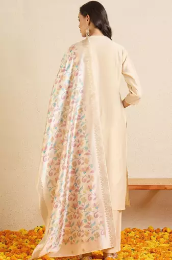 Women Floral Embroidered Regular Thread Work Kurta with Trousers & With Dupatta
