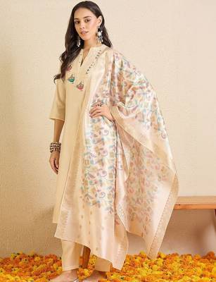 Women Floral Embroidered Regular Thread Work Kurta with Trousers & With Dupatta 5