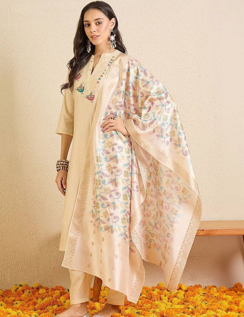 Women Floral Embroidered Regular Thread Work Kurta with Trousers & With Dupatta