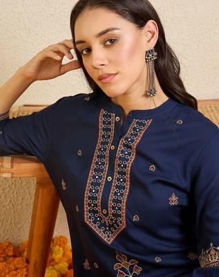 Women Ethnic Motifs Embroidered Regular Thread Work Kurti with Trousers 1