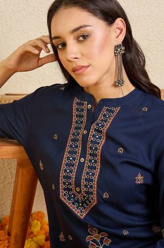 Women Ethnic Motifs Embroidered Regular Thread Work Kurti with Trousers