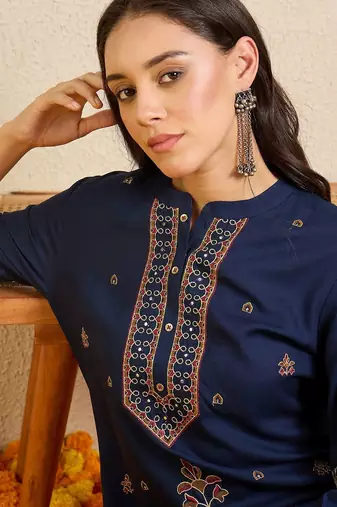 Women Ethnic Motifs Embroidered Regular Thread Work Kurti with Trousers