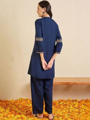 Women Ethnic Motifs Embroidered Regular Thread Work Kurti with Trousers 3