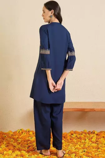 Women Ethnic Motifs Embroidered Regular Thread Work Kurti with Trousers