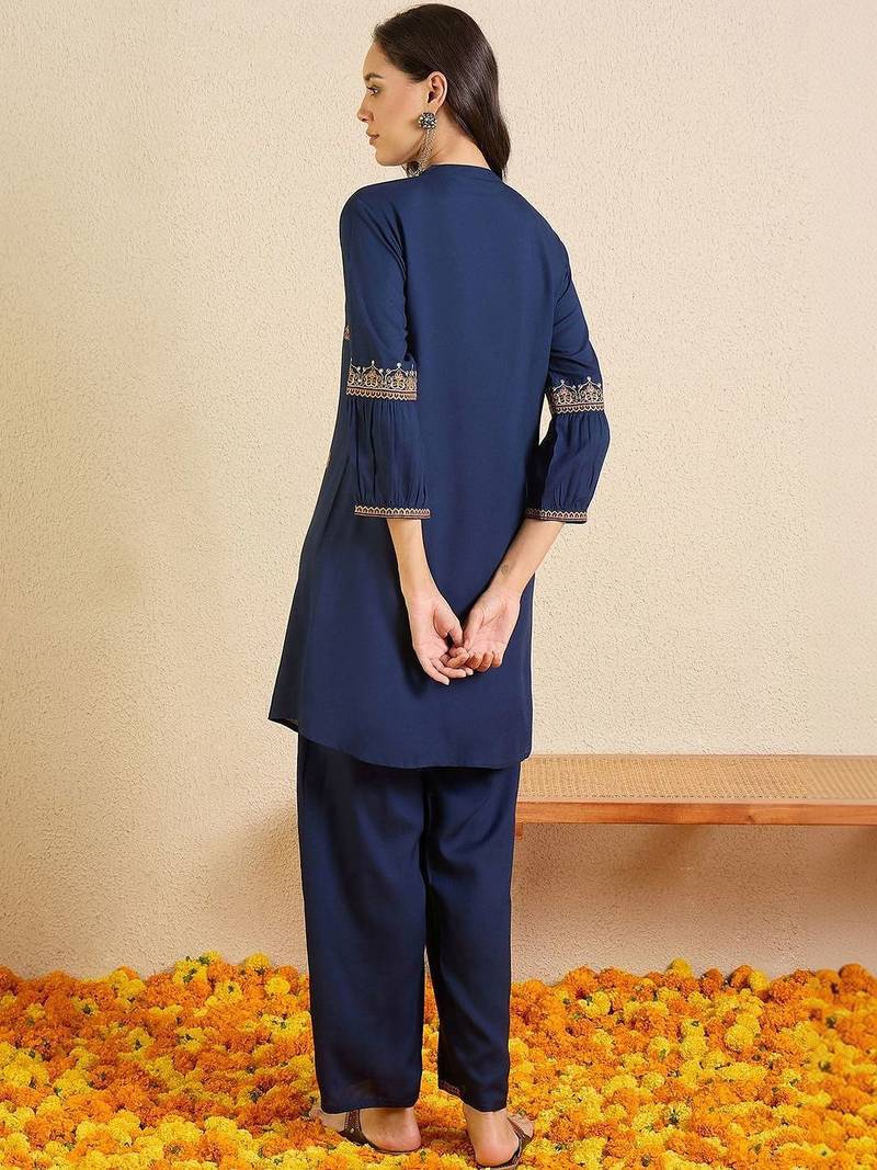 Women Ethnic Motifs Embroidered Regular Thread Work Kurti with Trousers