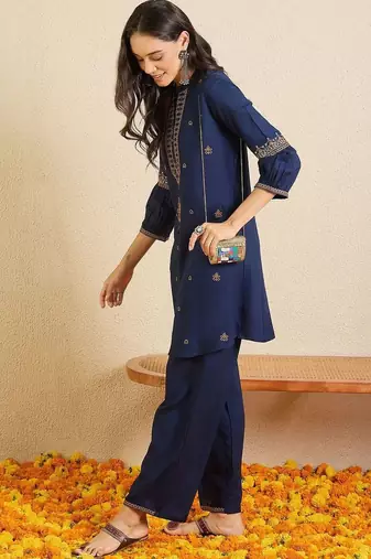 Women Ethnic Motifs Embroidered Regular Thread Work Kurti with Trousers