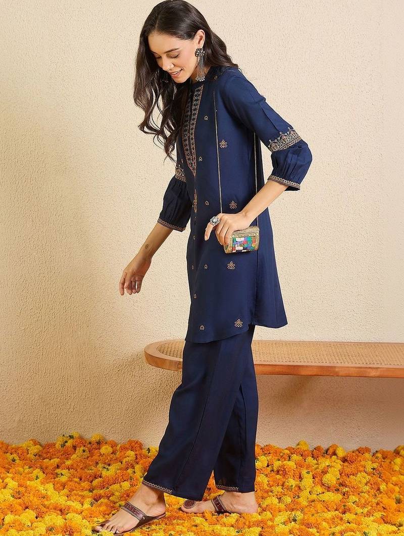 Women Ethnic Motifs Embroidered Regular Thread Work Kurti with Trousers