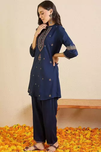 Women Ethnic Motifs Embroidered Regular Thread Work Kurti with Trousers