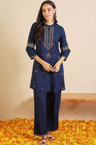 Women Ethnic Motifs Embroidered Regular Thread Work Kurti with Trousers