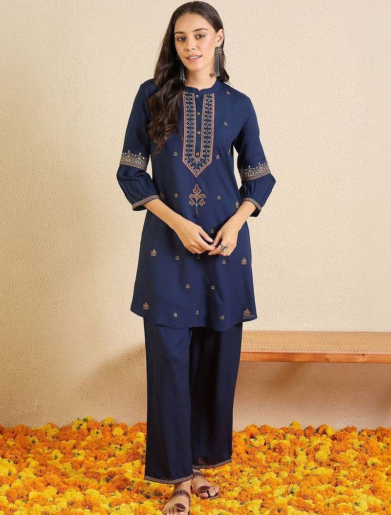 Women Ethnic Motifs Embroidered Regular Thread Work Kurti with Trousers