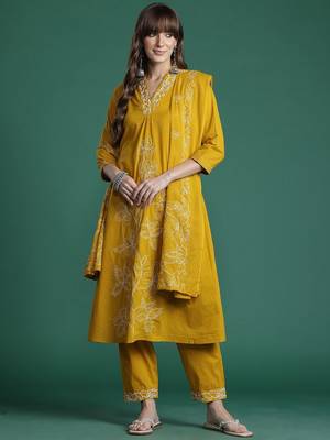 Floral Embroidered Thread Work Pure Cotton Kurta with Trousers & With Dupatta 5