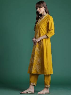 Floral Embroidered Thread Work Pure Cotton Kurta with Trousers & With Dupatta 6