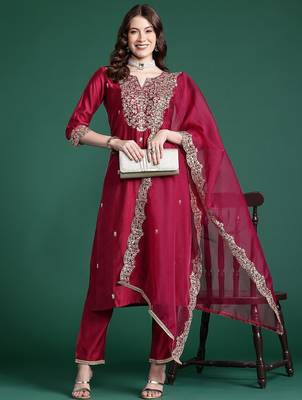 Women Embroidered Straight Kurta Set 7