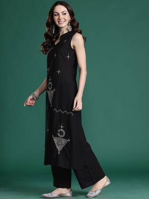 Ethnic Motifs Embroidered Pure Cotton Kurta with Palazzos 4