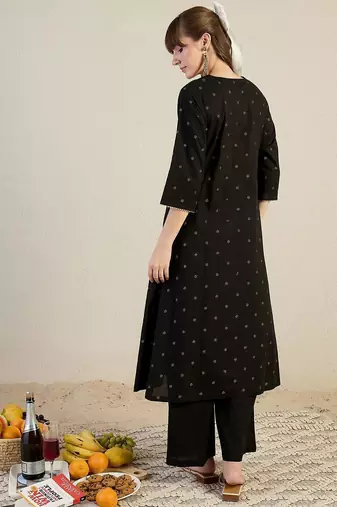 Women Embroidered Thread Work Pure Cotton Kurta with Trousers