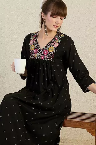 Women Embroidered Thread Work Pure Cotton Kurta with Trousers