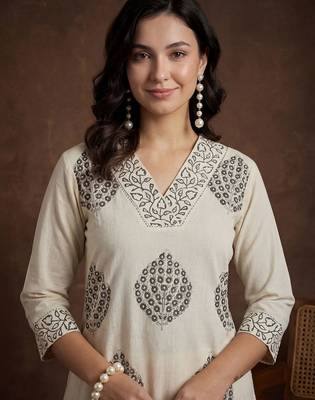 Women Ethnic Motifs Printed Regular Sequinned Pure Cotton Kurta with Palazzos 3