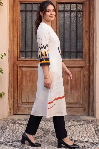Women Printed Regular Kurta with Trousers