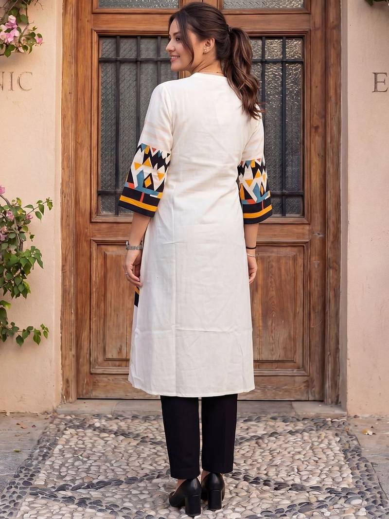 Women Printed Regular Kurta with Trousers