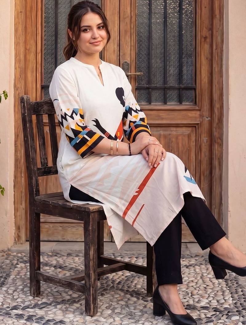 Women Printed Regular Kurta with Trousers