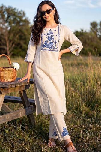 Women Floral Embroidered Regular Thread Work  Cotton Kurta with Trousers