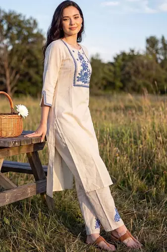 Women Floral Embroidered Regular Thread Work Pure Cotton Kurta with Trousers