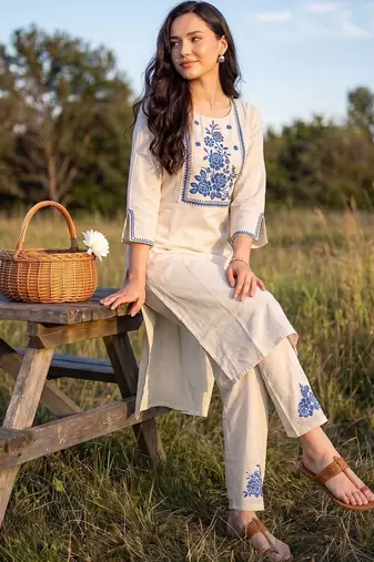 Women Floral Embroidered Regular Thread Work Pure Cotton Kurta with Trousers