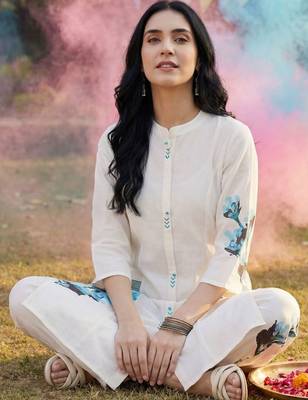 Women Floral Printed Regular Pure Cotton Kurta with Trousers 1