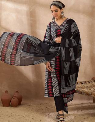 Women Printed Regular Thread Work Pure Cotton Kurta with Trousers & With Dupatta 2