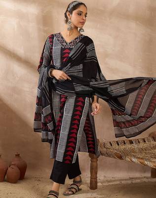 Women Printed Regular Thread Work Pure Cotton Kurta with Trousers & With Dupatta 7